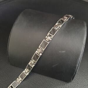 Men's SHR‎ Stainless Steel Bracelet with Carbon Fiber Checkerboard Inserts